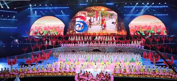 第八屆殘運會P16地板屏P12.5彩幕案例